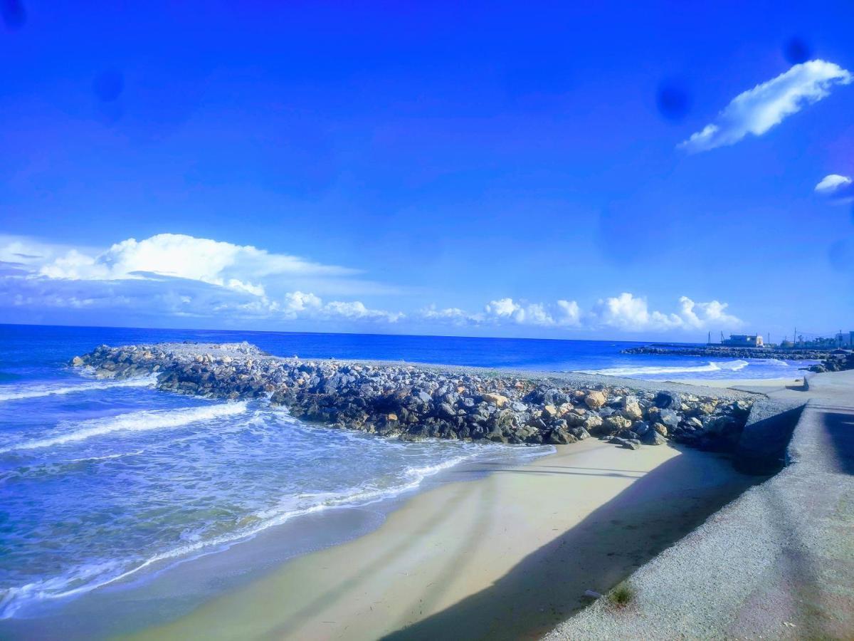 Niros Beachfront Aparthotel Kokkini Hani Exterior foto