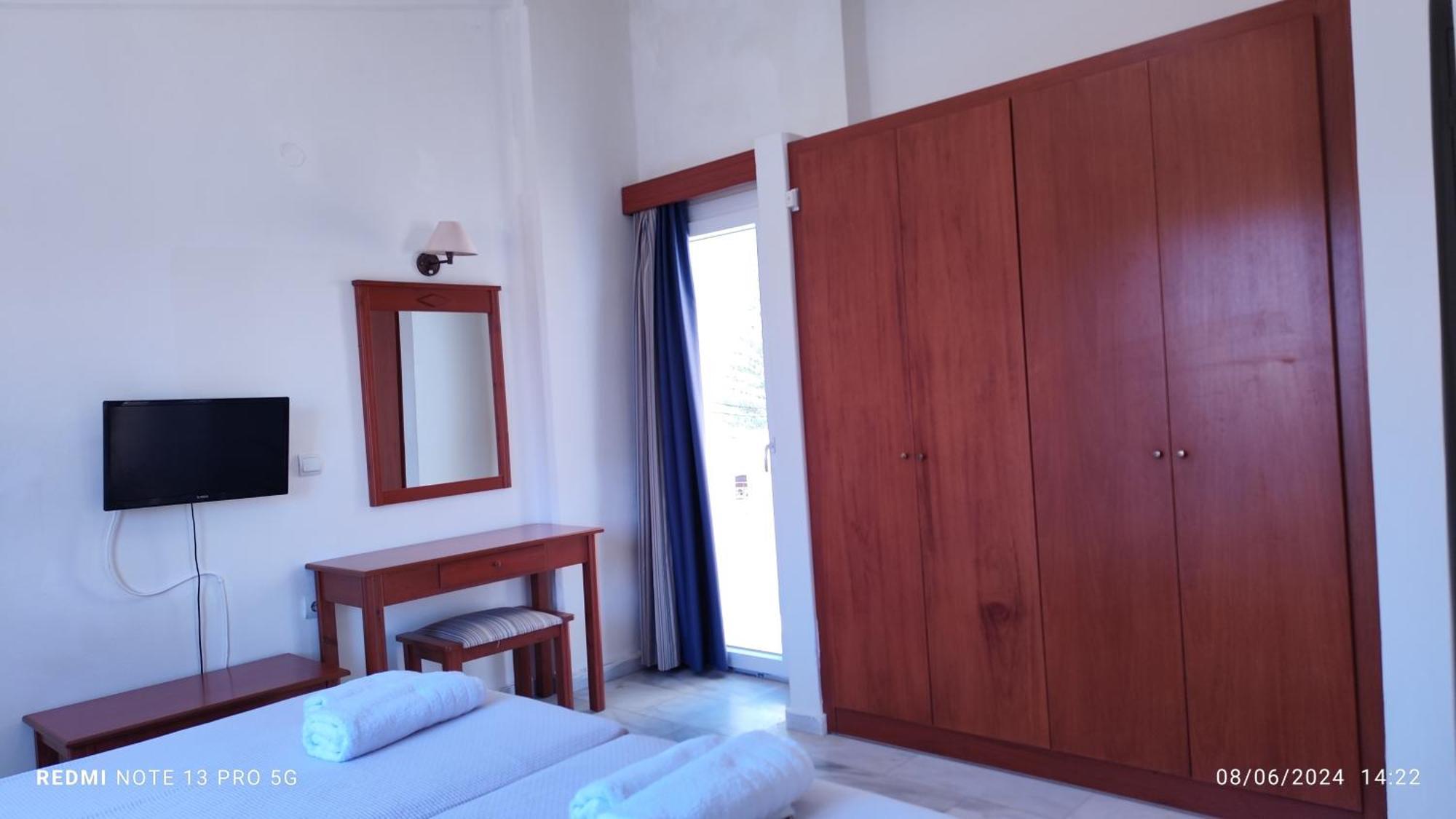 Niros Beachfront Aparthotel Kokkini Hani Exterior foto