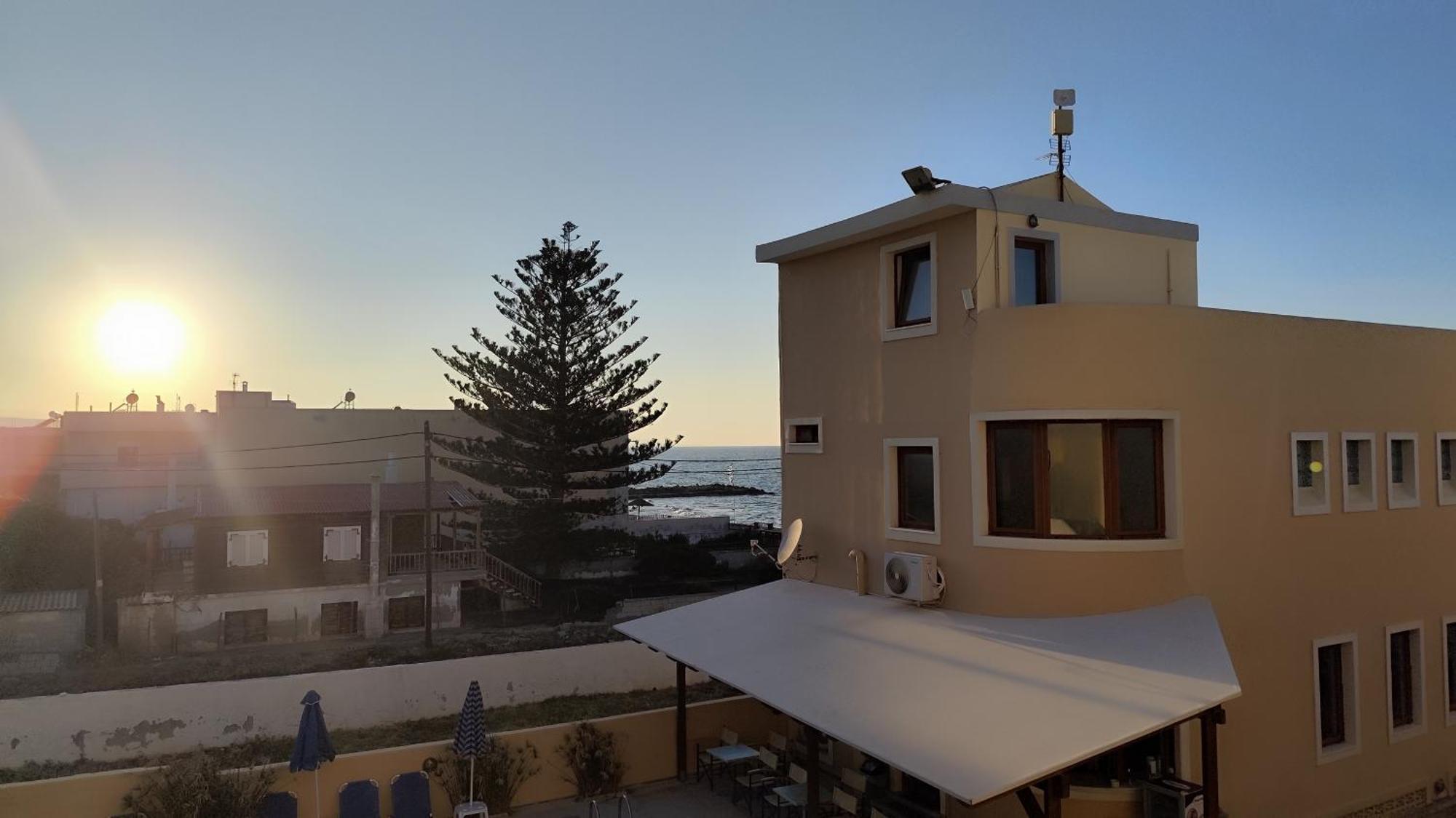 Niros Beachfront Aparthotel Kokkini Hani Exterior foto